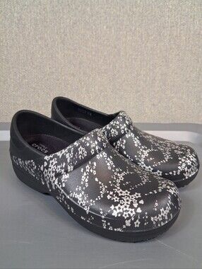 Crocs Neria Pro II Graphic Clog Metallic Silver Floral Work Shoe Black Size 7